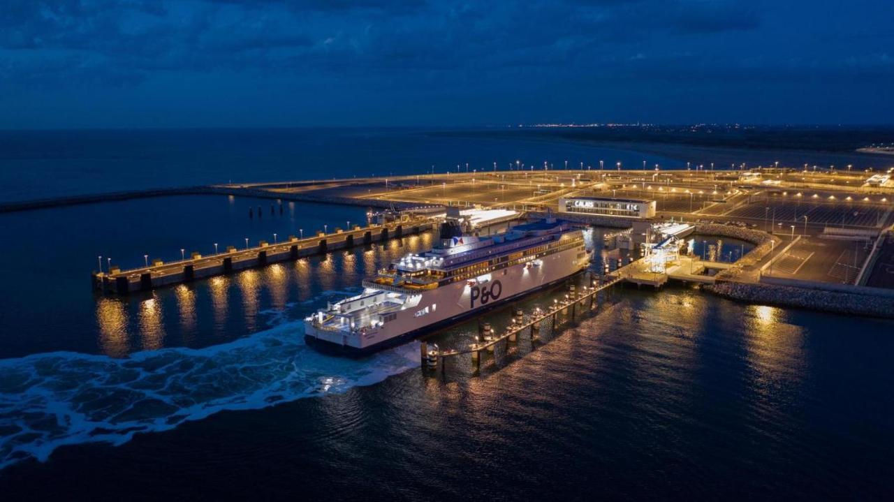 Apartmán Le Logis De La Marina Calais Exteriér fotografie